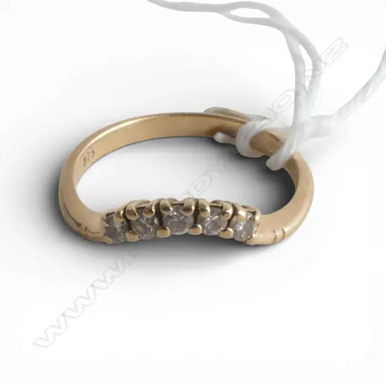 9ct GOLD & 5 DIAMOND partner curving RING 1.8gms SIZE N