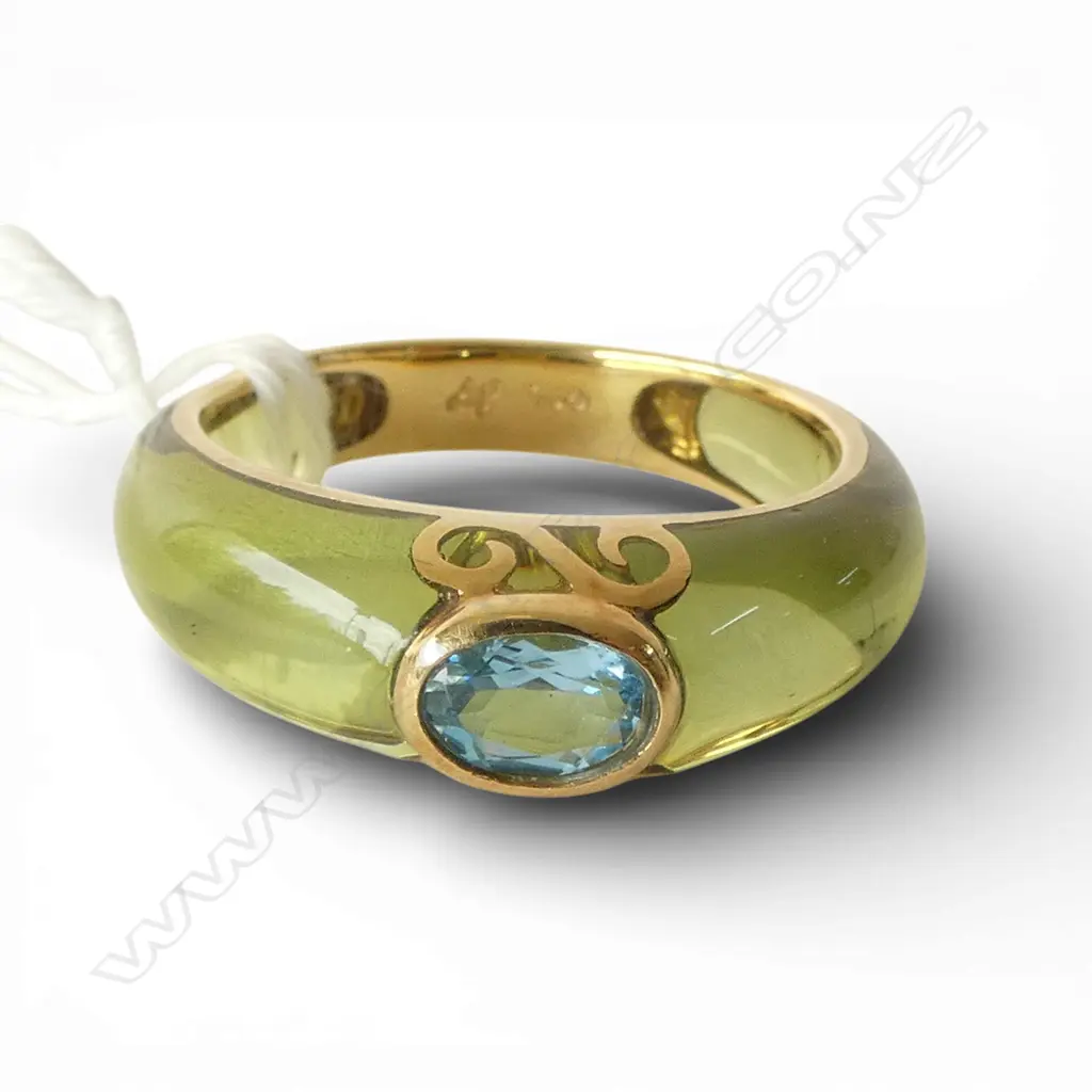 18ct BLUE TOPAZ & RESIN DRESS RING SIZE S Image 1++