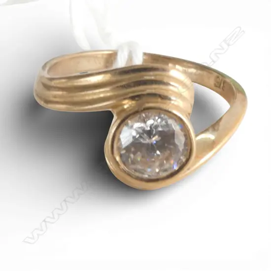 9ct GOLD & CZ SOLITAIRE RING 3.3gms SIZE N