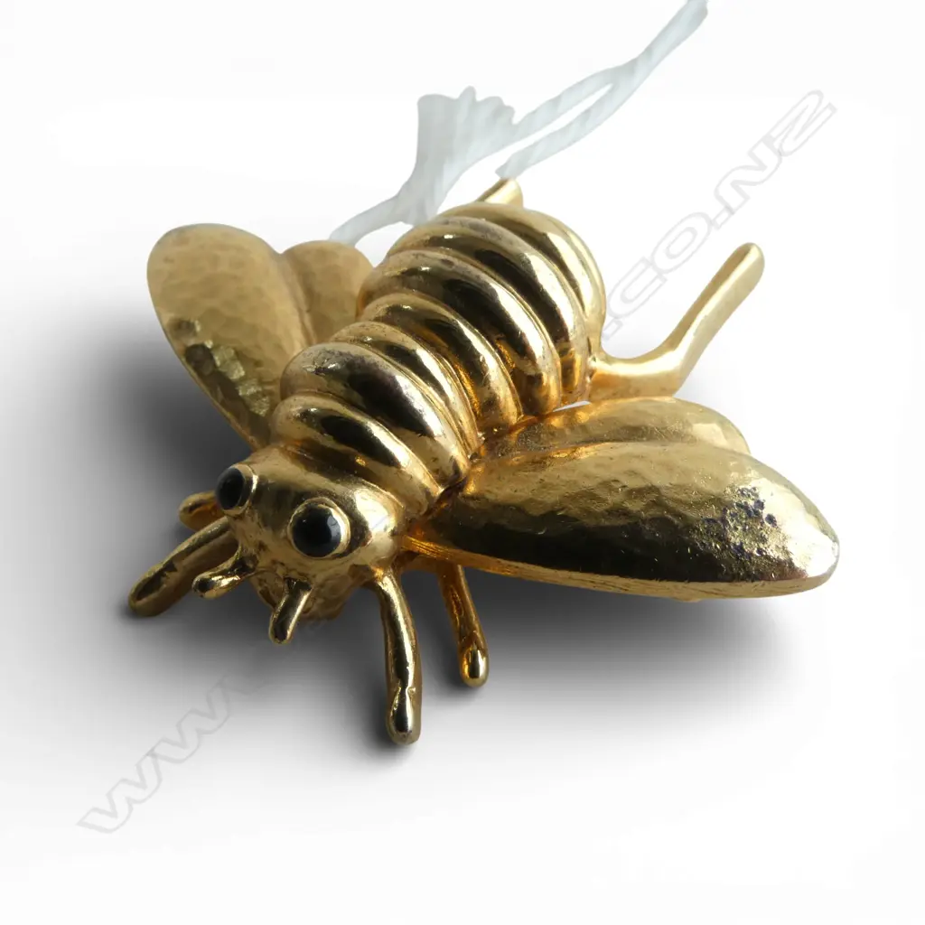 GOLD TONE BEE BROOCH 30x35mm Image 1++
