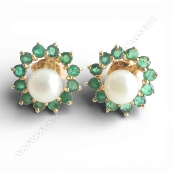 14CT GOLD EMERALDS AND PEARL EARRINGS 3.30gms (pearls can be taken out and substituted with a different pair)