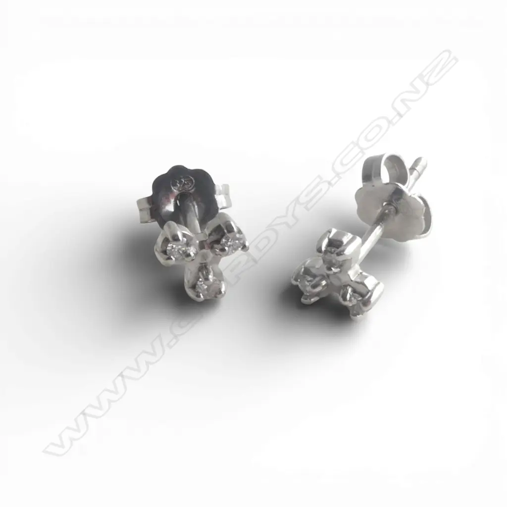 PR 9ct WHT GOLD & DIAMOND STUD EARRINGS, 0.91gm Image 1++