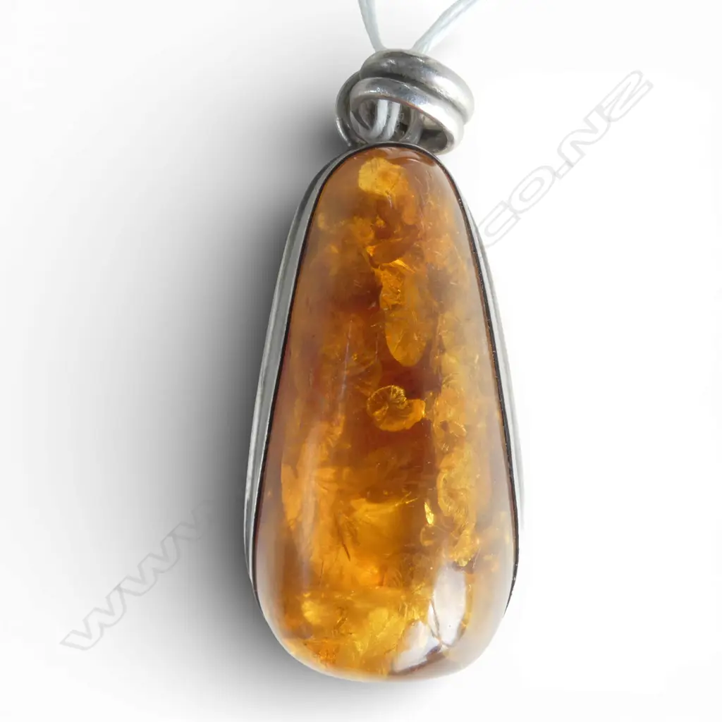 LG AMBER PENDANT 75x35mm Image 1++