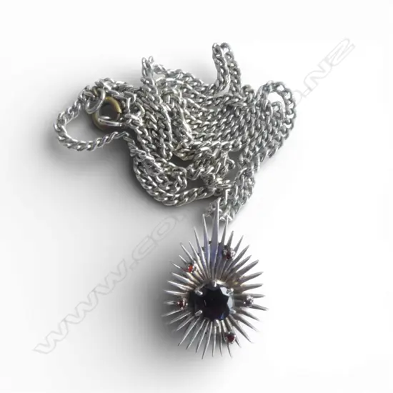STERLING SILVER RETRO GARNET PENDENT ON PLATED CHAIN