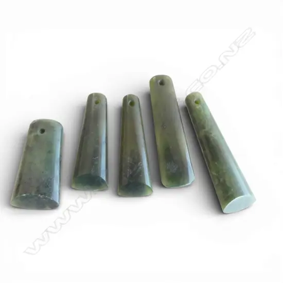 5 POUNAMU TOKI PENDANTS, L.40-60mm