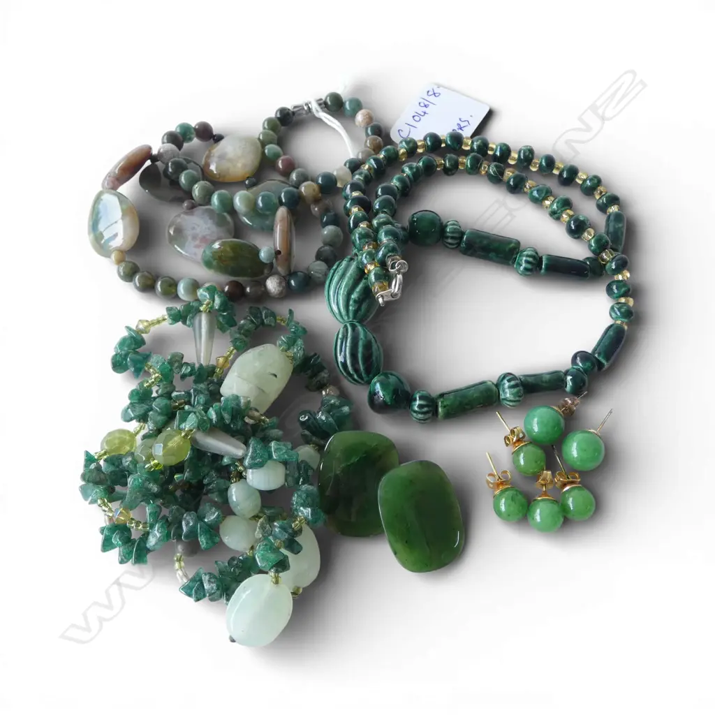 3 NECKLACES, 4 PRS JADE / GREENSTONE EARRINGS Image 1++