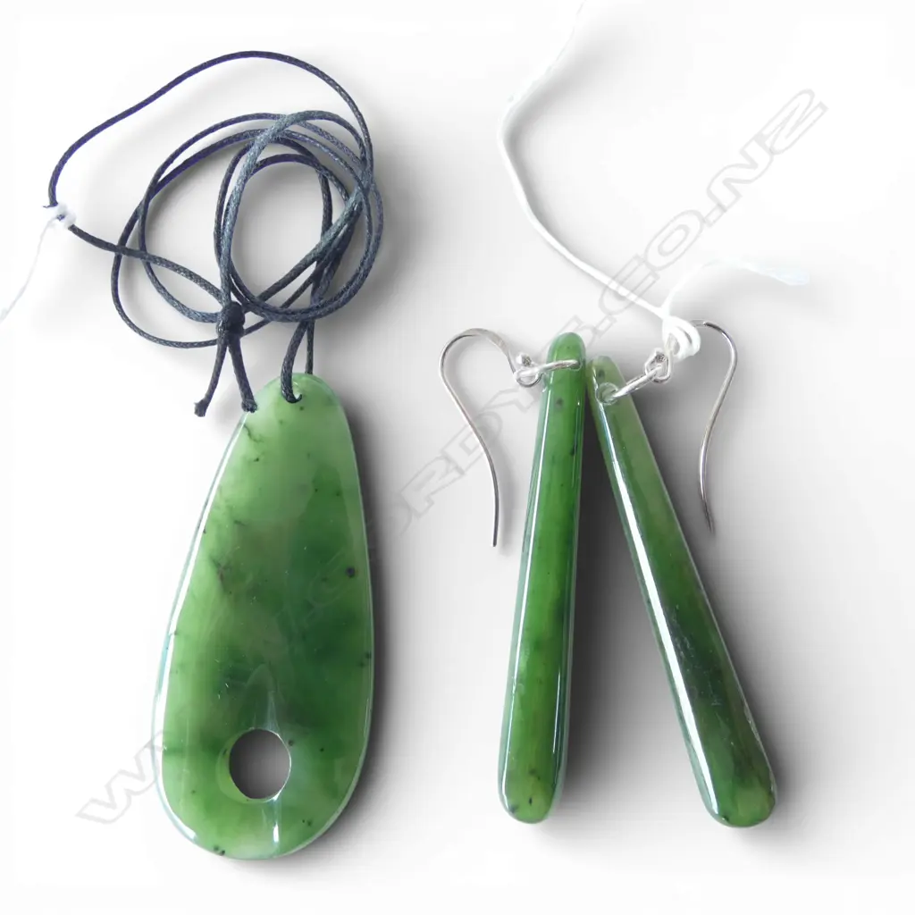 PR SILVER MOUNTED POUNAMU DROP EARRINGS & PENDANT Image 1++