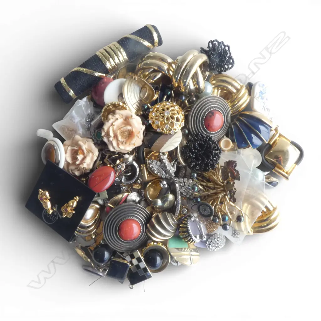 LARGE ASSORTED EARRINGS, PIERCED & CLIP-ON STYLES Image 1++