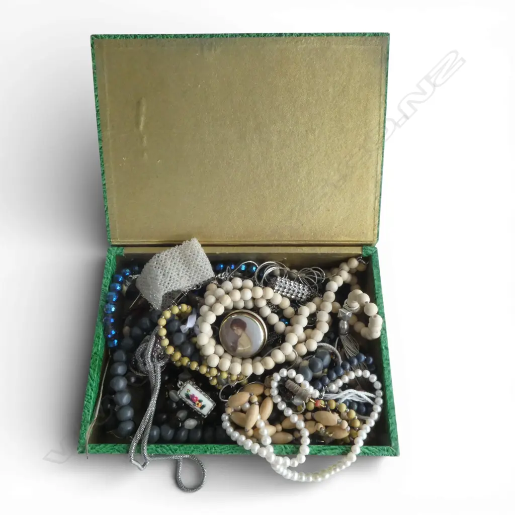 ASST. COSTUME JEWELLERY Image 1++