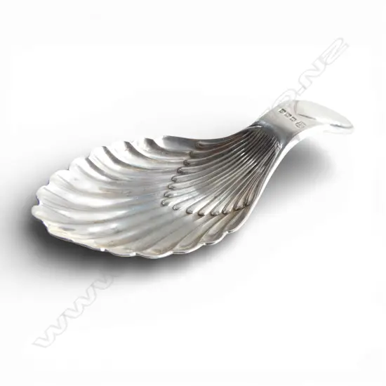 AN ENGLISH STG TEA CADDY SPOON BY THOMAS BRADLEY & SONS, SHEFFIELD 1904 13gms