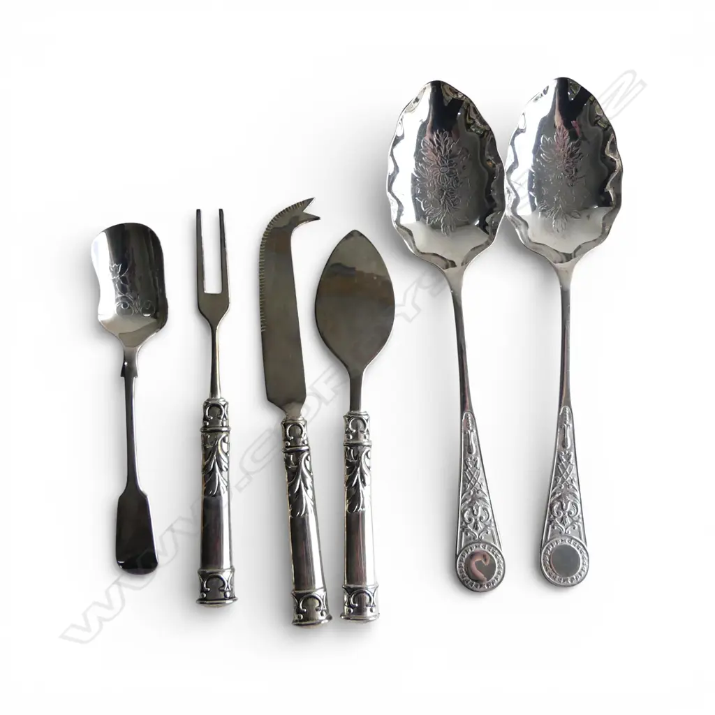 ASST. SILVER PLATE CUTLERY ITEMS: SERVING SPOONS ETC Image 1++