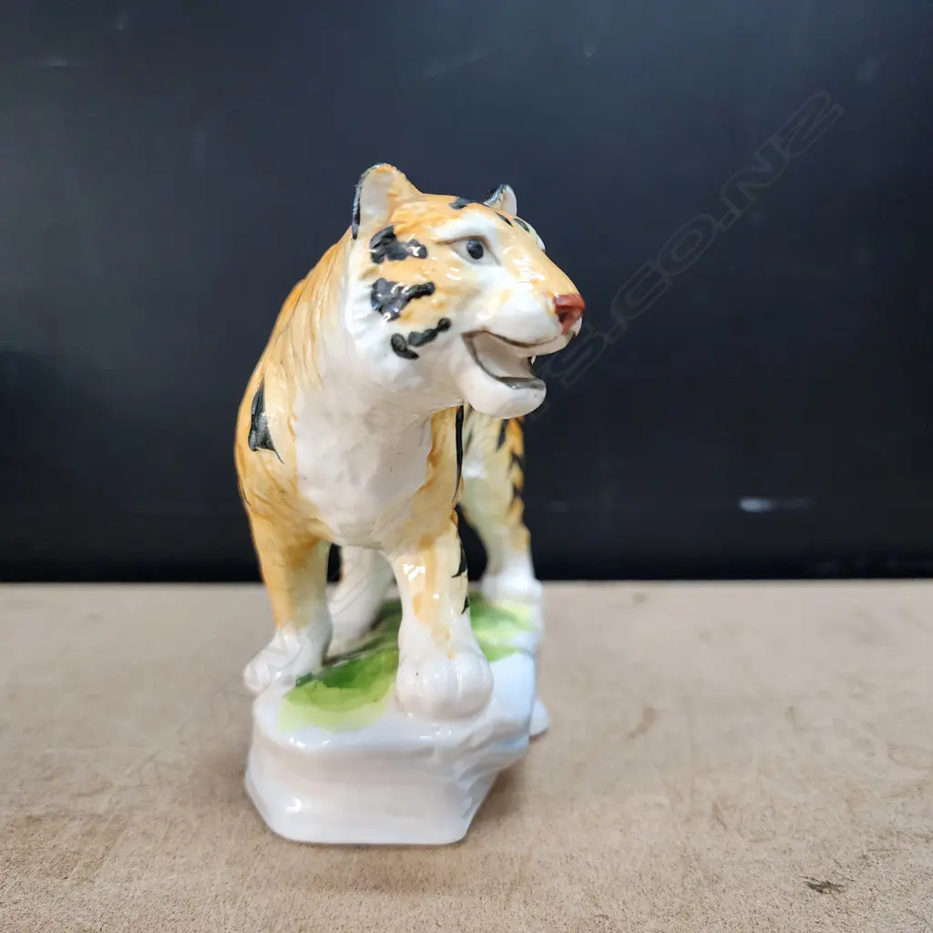 PORCELAIN TIGER FIGURINE – TIGER FELIS TIGRIS L.140mm Image 1++