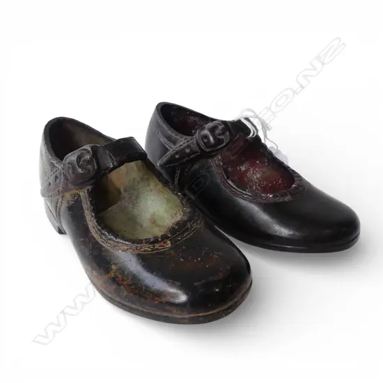 2 BRONZE SHOES - BOTH RIGHT FEET L.160mm