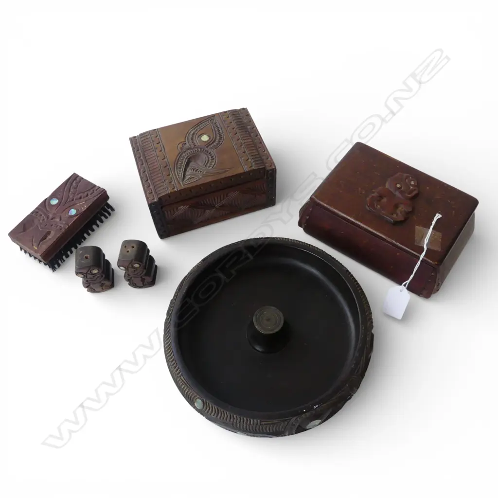 5 CARVED WOODEN PCES w. MAORI DESIGN; 2 LIDDED BOXES, BOWL, BRUSH, CONDIMENTS Image 1++