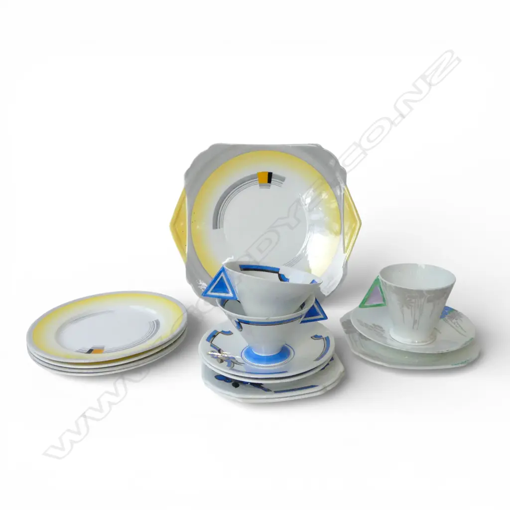 3 SHELLEY ART DECO TRIOS CAKE PLATE & 4 SIDE PLATES Image 1++