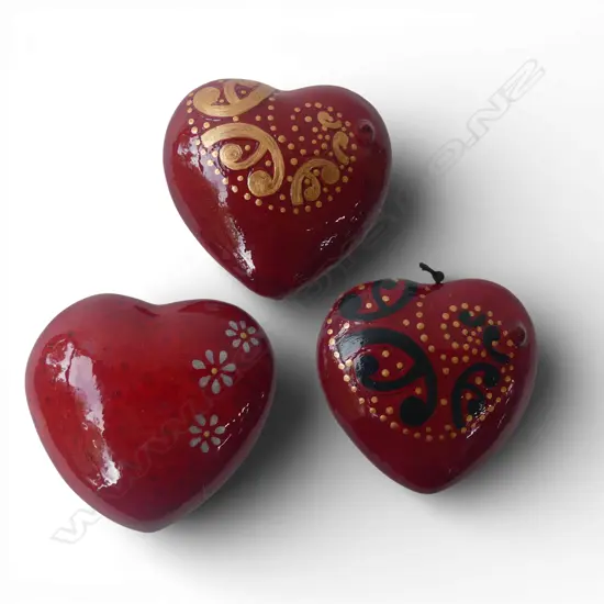 3 KEUM SUN LEE BURGUNDY GLAZED HEARTS, WALL HANGING, H.80 x 80mm