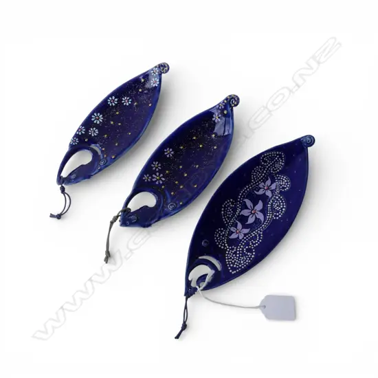 3 KEUM SUN LEE BLUE CANOE SHAPED DISHES, L.200-230mm