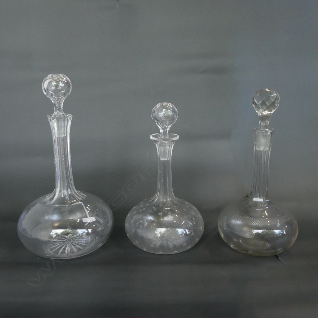 3 DECANTERS H.270mm Image 1++