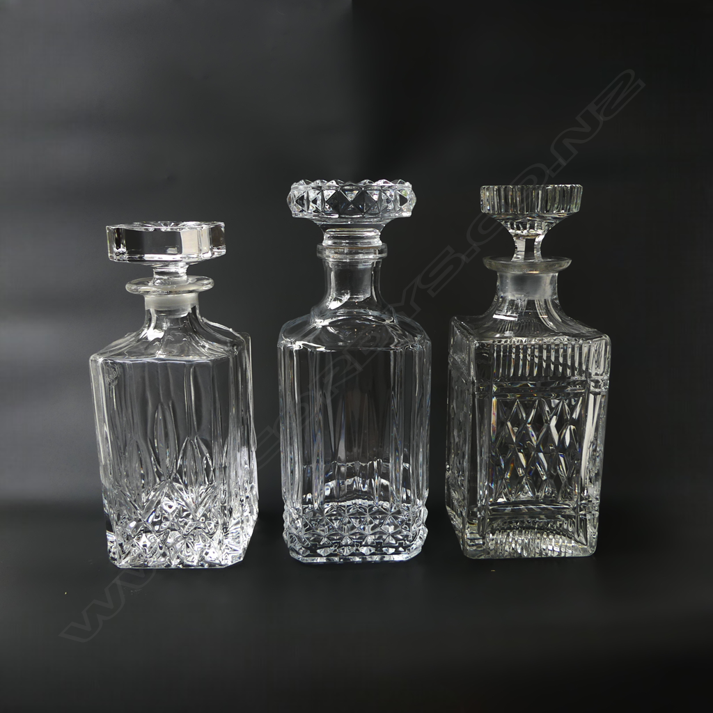 3 CRYSTAL/GLASS DECANTERS H.250mm Image 1++