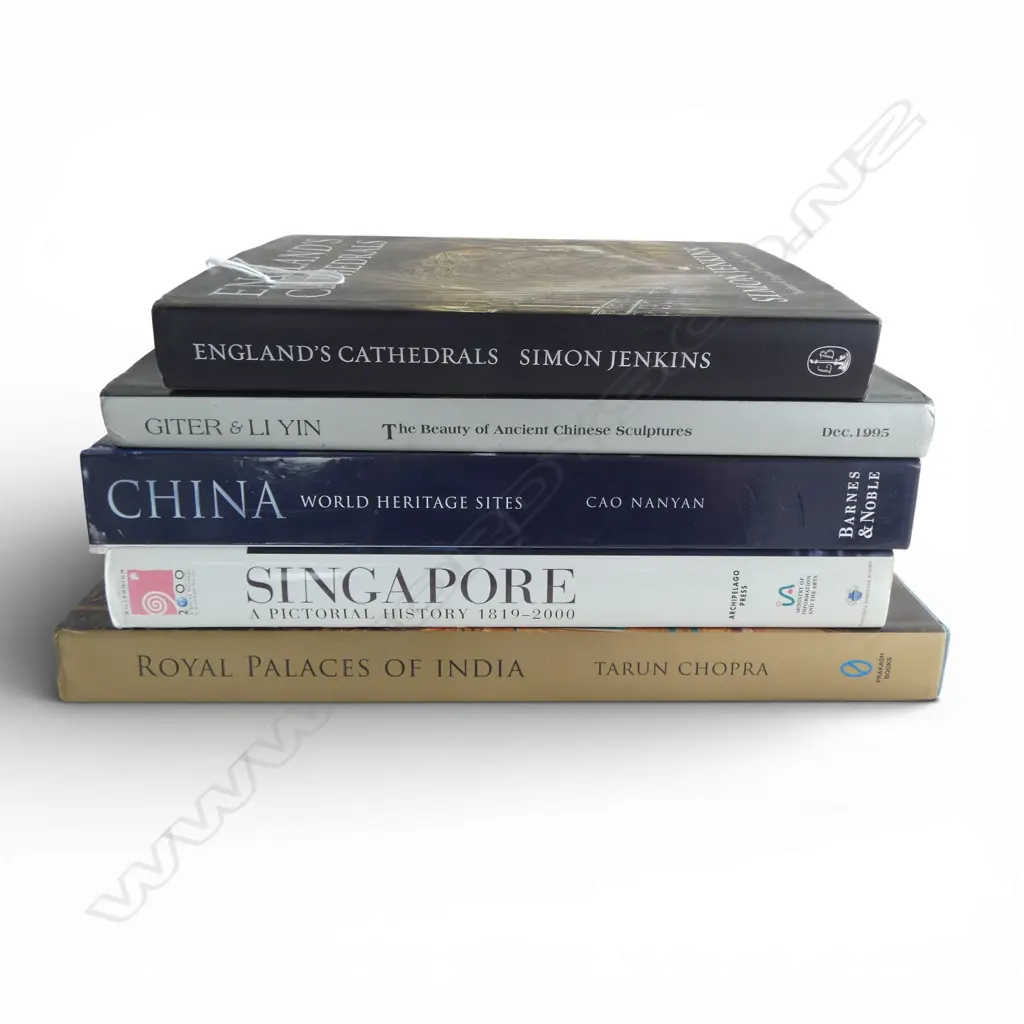 5 BOOKS; ART / TRAVEL INTEREST Image 1++