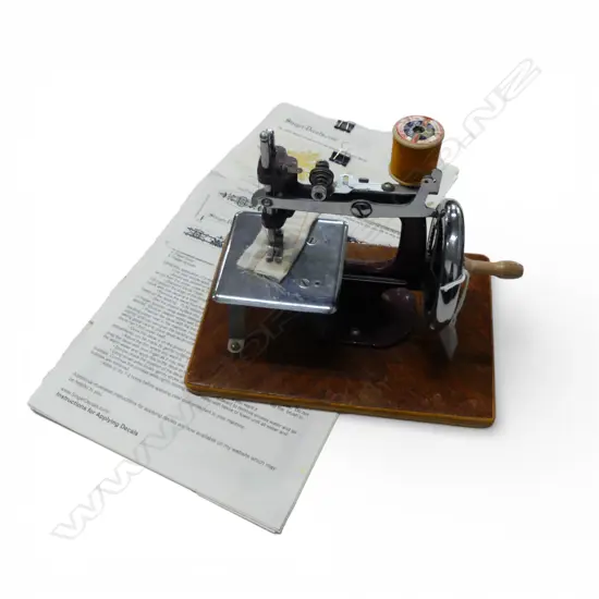ESSEX MINI SEWING MACHINE W.240mm + SINGER SEWING MACHINE DECALS