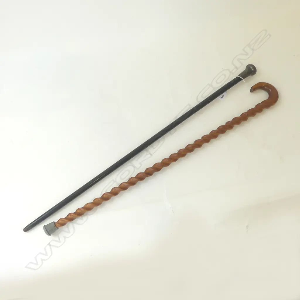 2 WALKING STICKS, 1. w. STG SILVER CAP L.920mm Image 1++