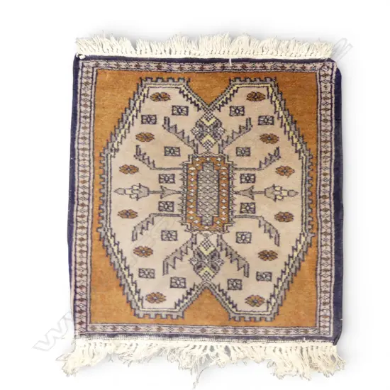 HAND KNOTTED WOOL PILE MAT 470x470mm