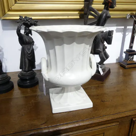 LG WHITE CERAMIC URN VASE H.275mm CHIPS