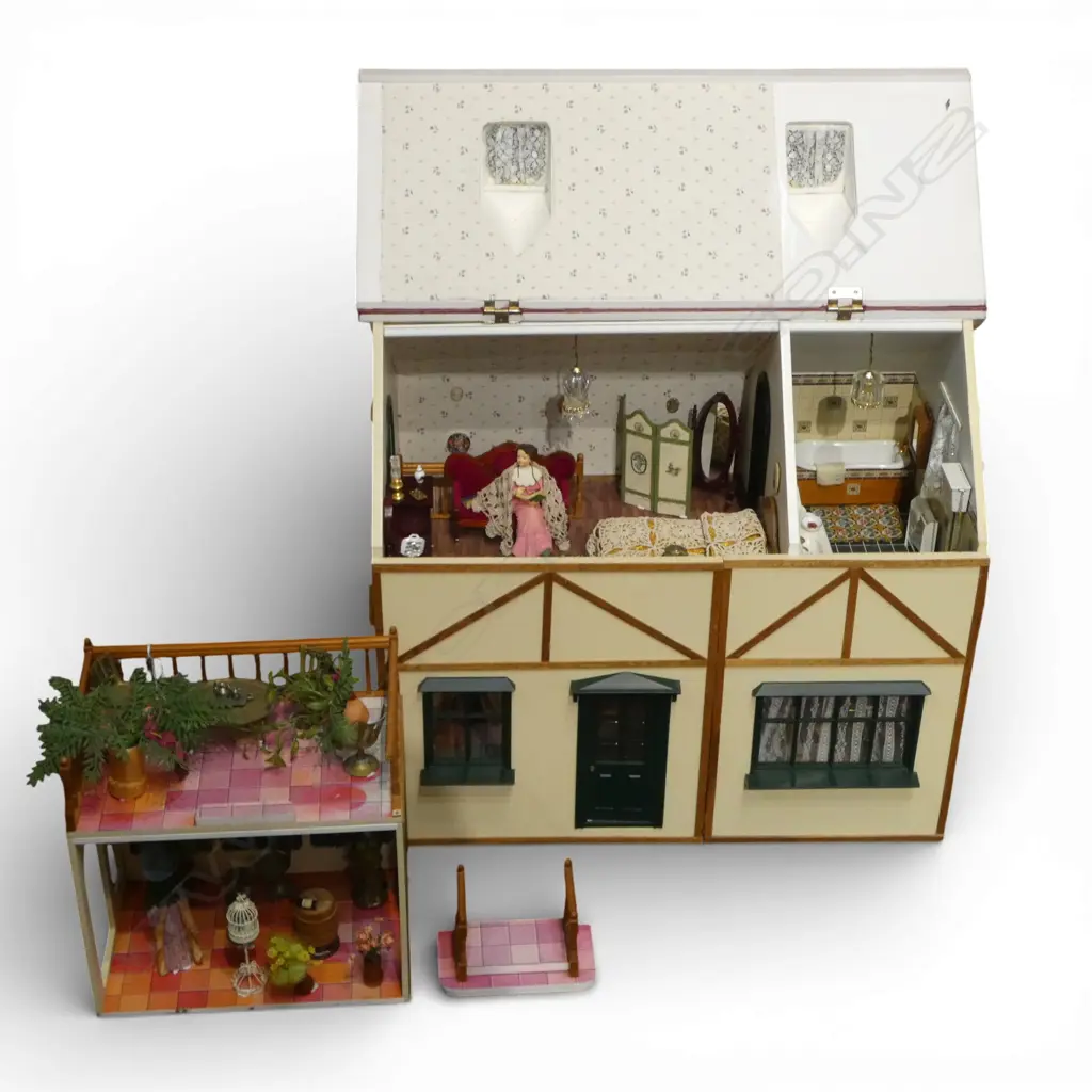 3 PART VICTORIAN STYLE DOLLS HOUSE Three panels to facade open to reveal 4 internal rooms, wired, on wooden base H.550mm Image 1++