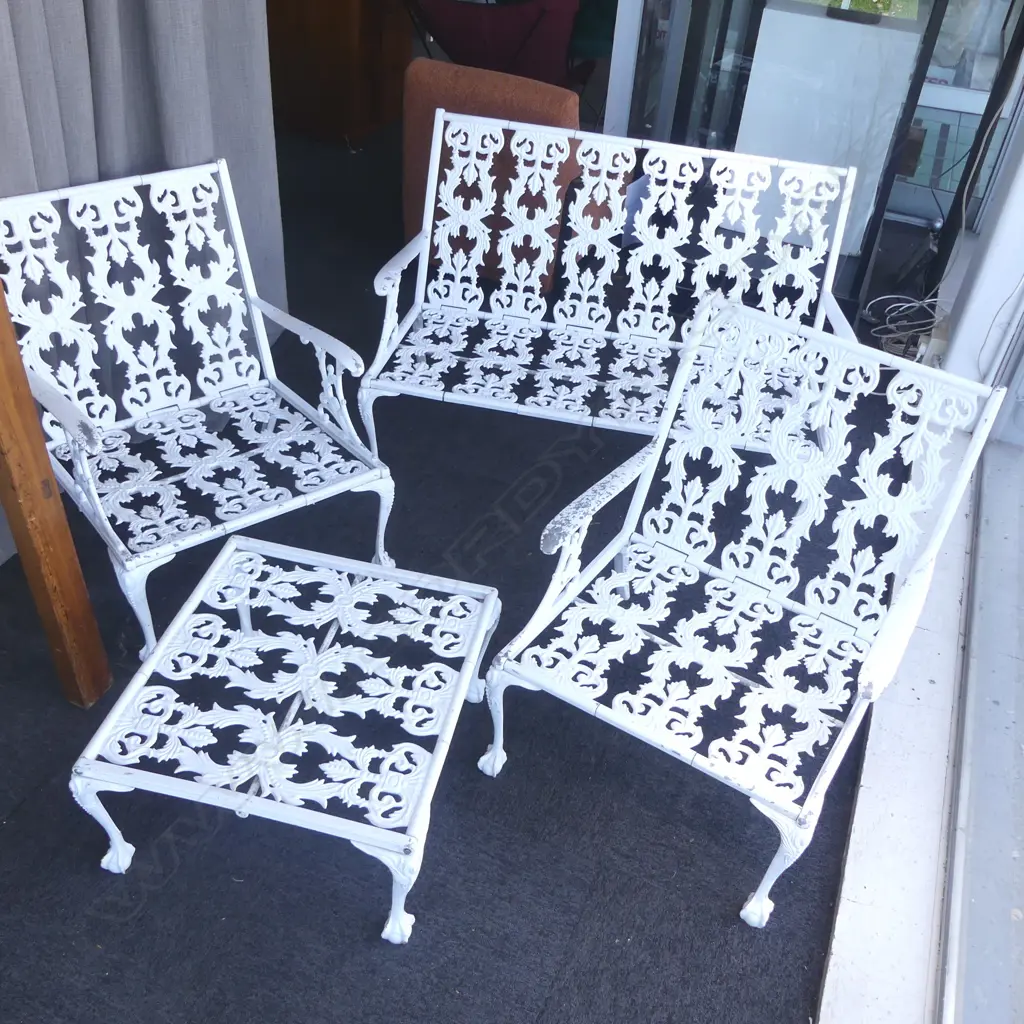 4 PCE WHITE METAL PATIO SET; SOFA, PR ARMCHAIRS, COFFEE TABLE Image 1++