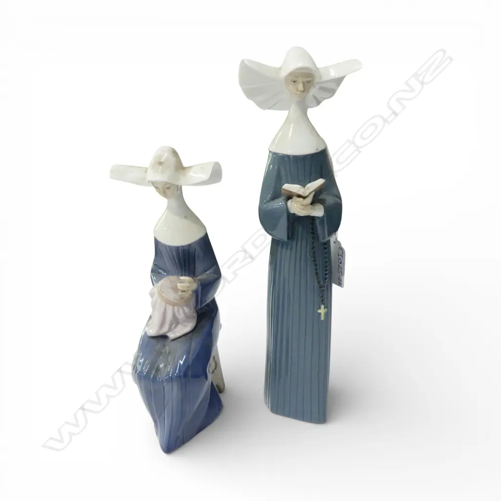 2 LLADRO NUNS H.270mm Image 1++