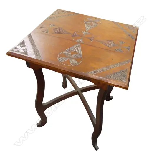 TABLE w. CHIP CARVED TOP 575x575x750mm