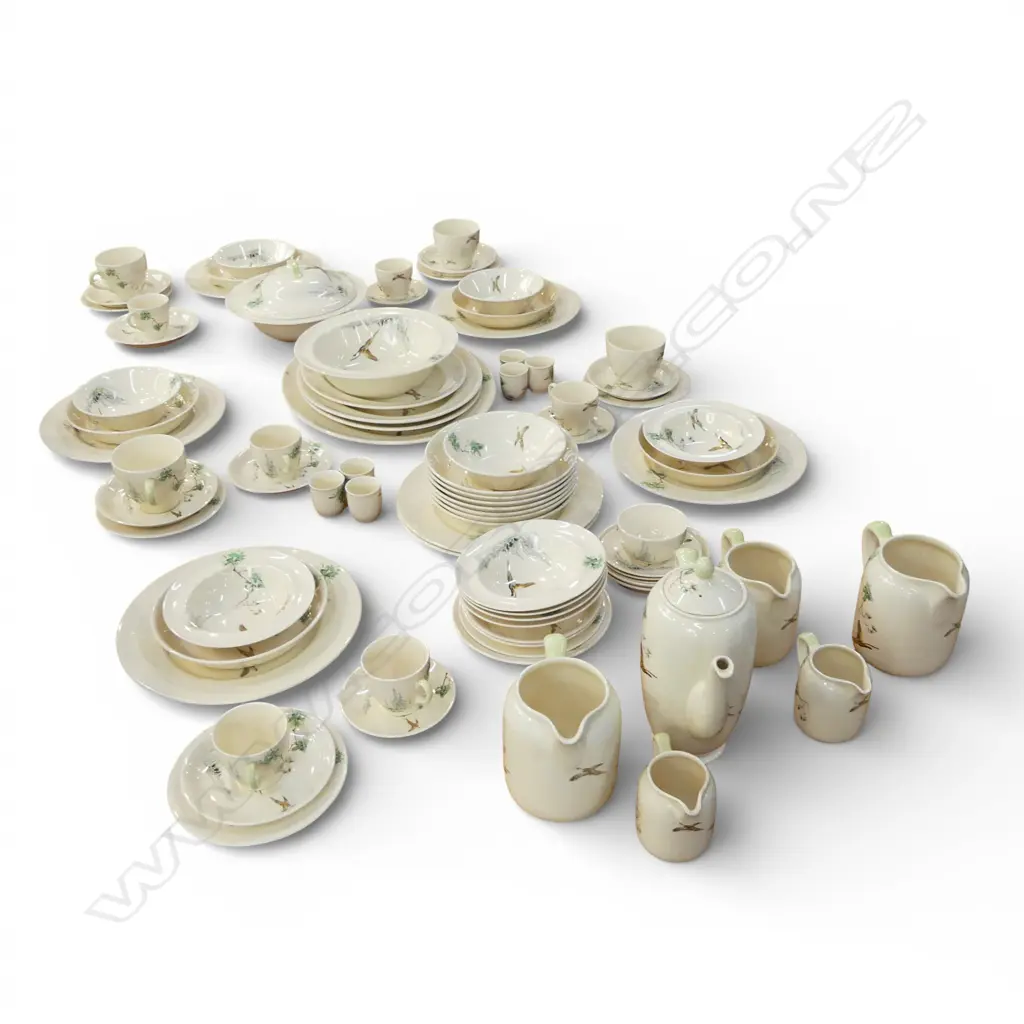 ROYAL DOULTON 'THE COPPICE' DINNER SERVICE Image 1++