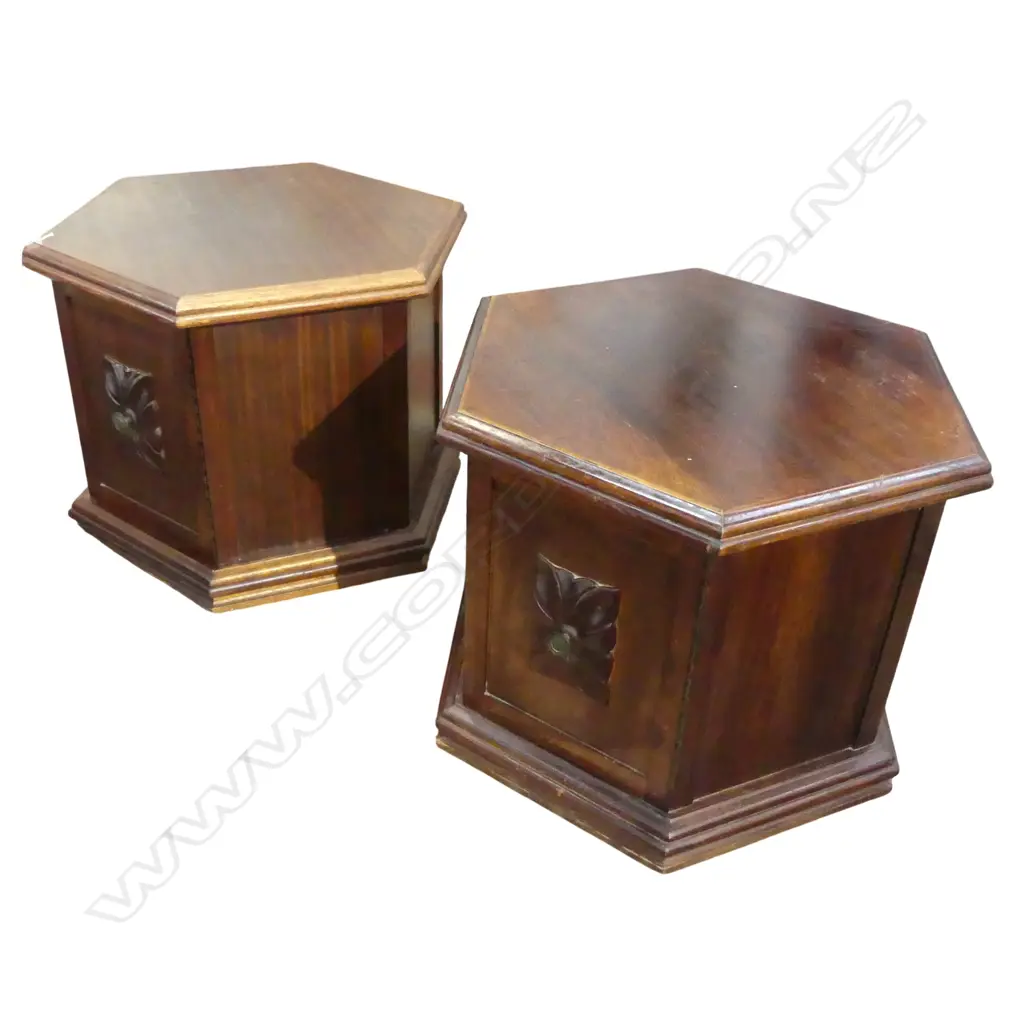 PR OCTAGONAL MAHOGANY BEDSIDE CABINETS H.560mm, 750mm dia Image 1++