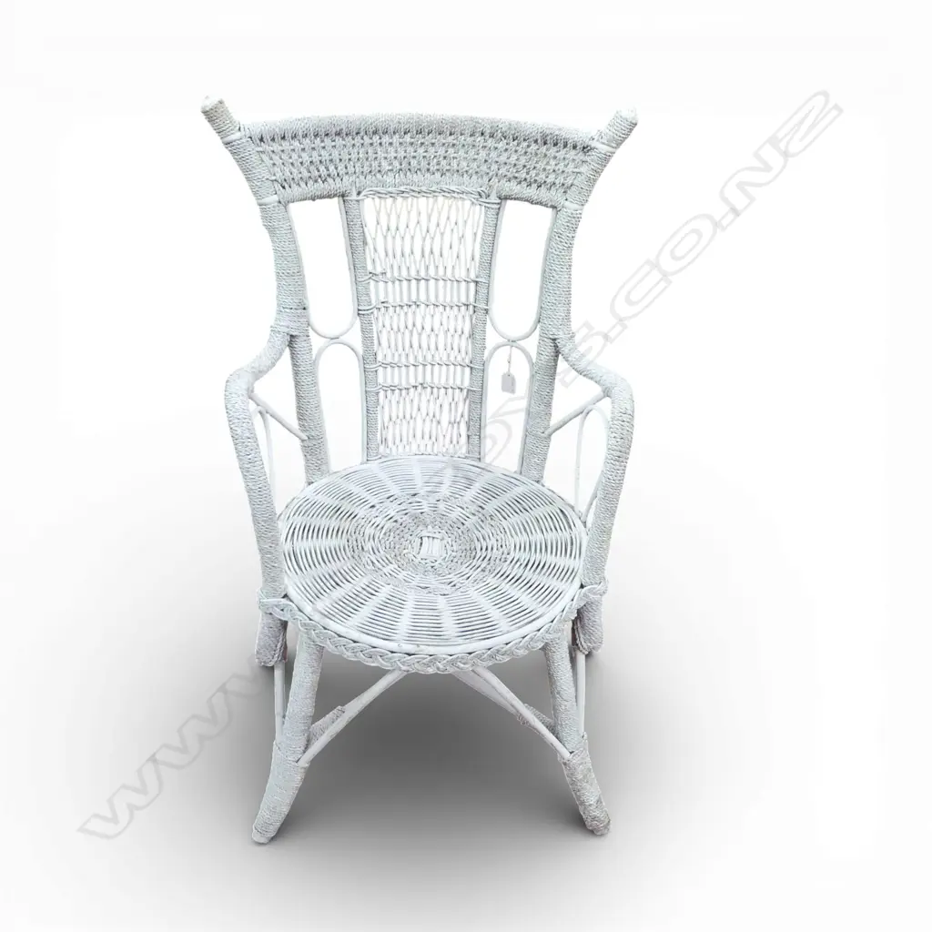WHITE PAINTED OUTDOOR PATIO CHAIR  Image 1++