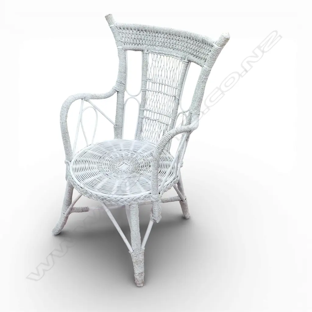 WHITE PAINTED OUTDOOR PATIO CHAIR  Image 1++