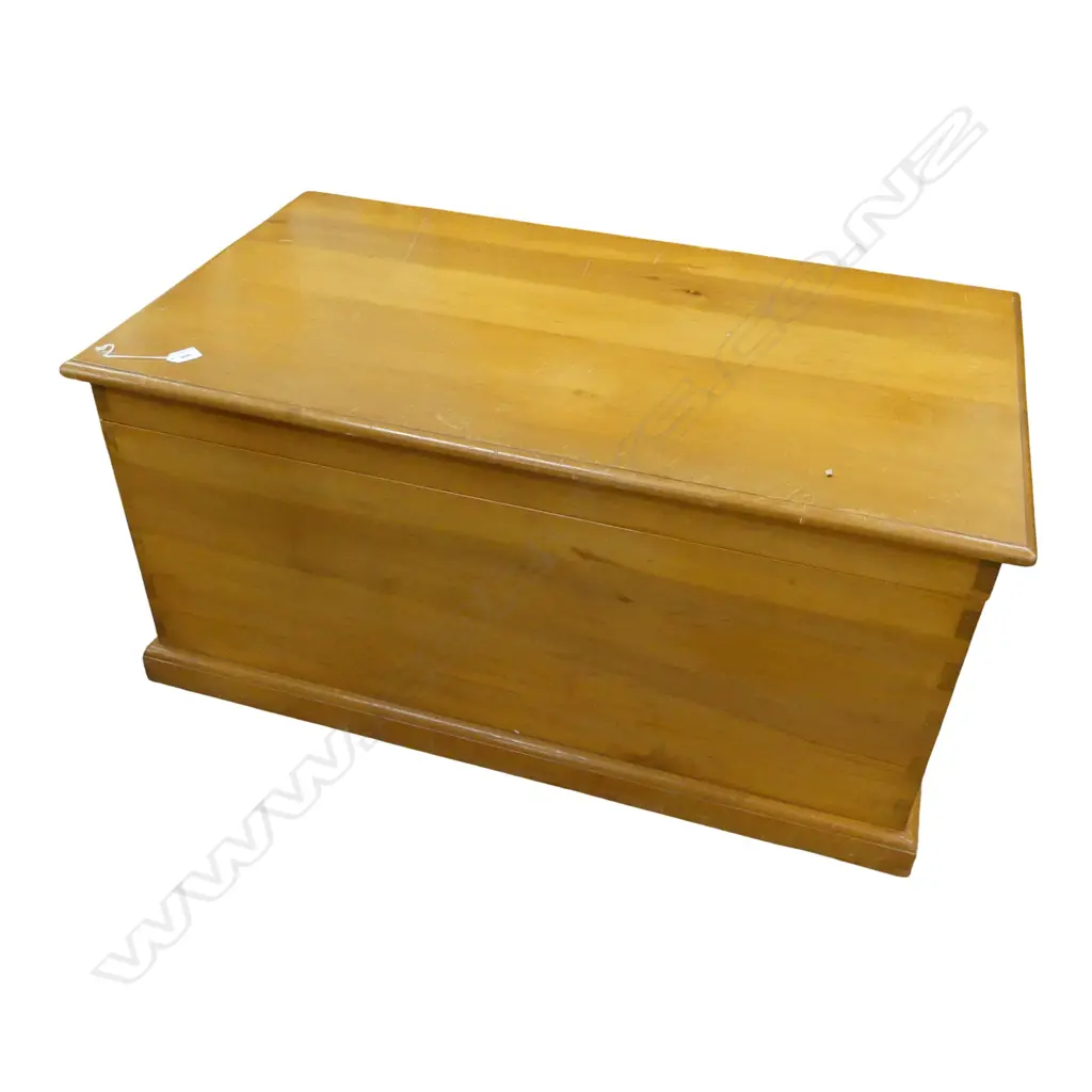 BLANKET BOX 1040x590x490mm Image 1++