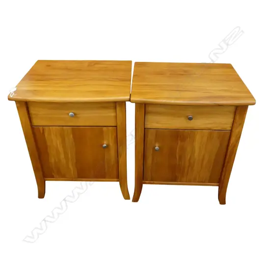 PR MODERN RIMU BEDSIDE DRAWERS 515x450x650mm