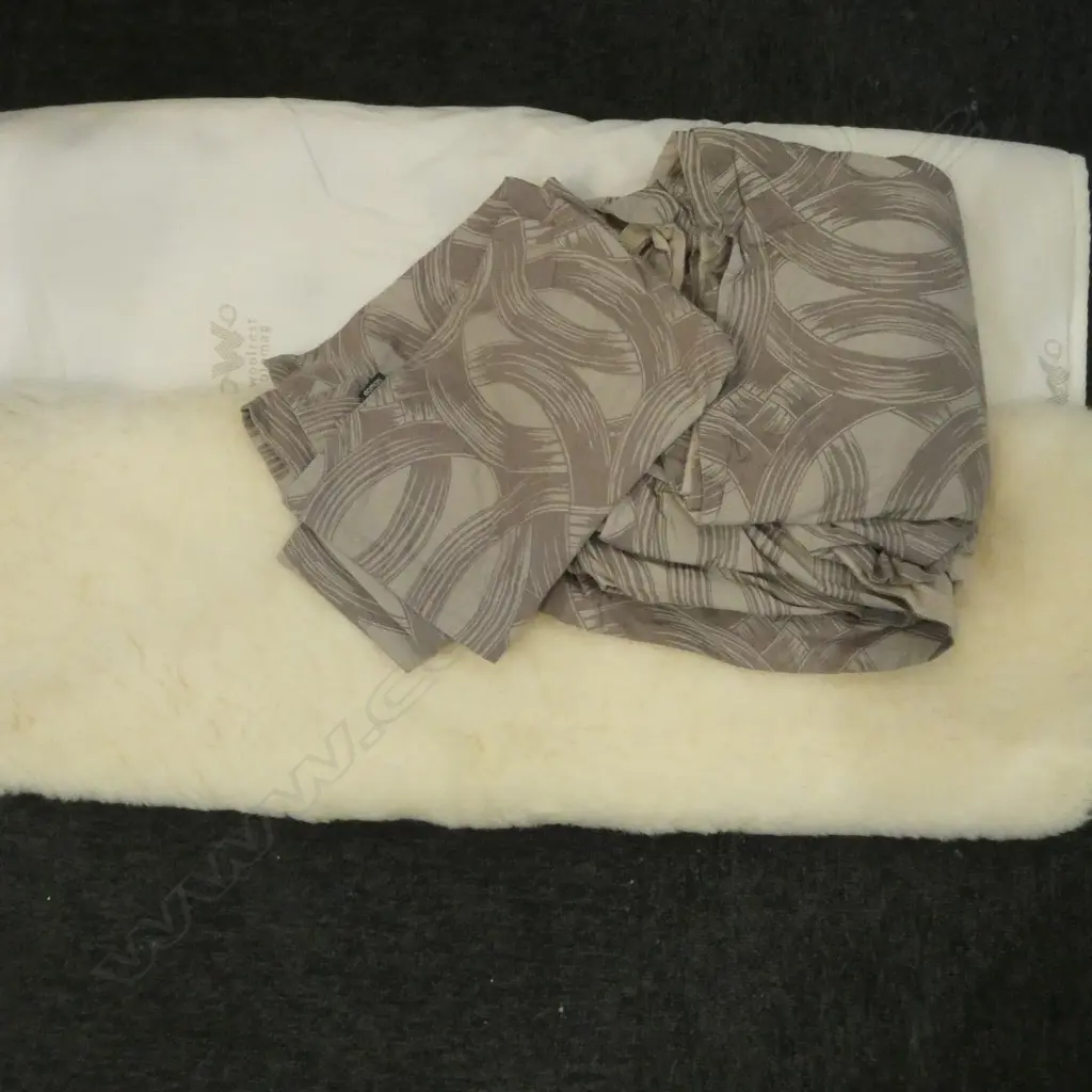SINGLE WOOLREST BIOMAG MATTRESS COVER AND QUEEN DUVET COVER Image 1++
