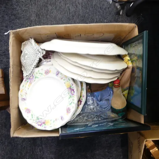 VINTAGE LINENS, ROYAL DOULTON 'ASTERS' PLATES ETC