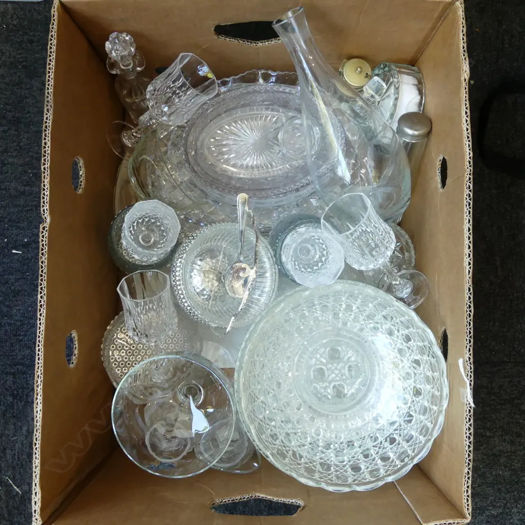 LG QTY OF CRYSTAL/GLASS WARE Image 1++