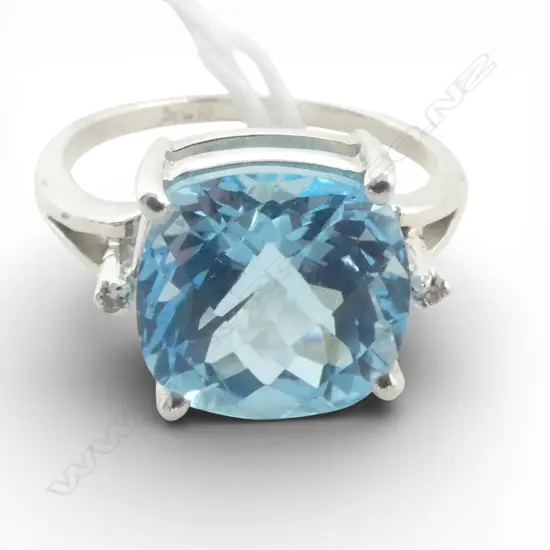 SILVER BLUE TOPAZ & DIAMOND RING size Q