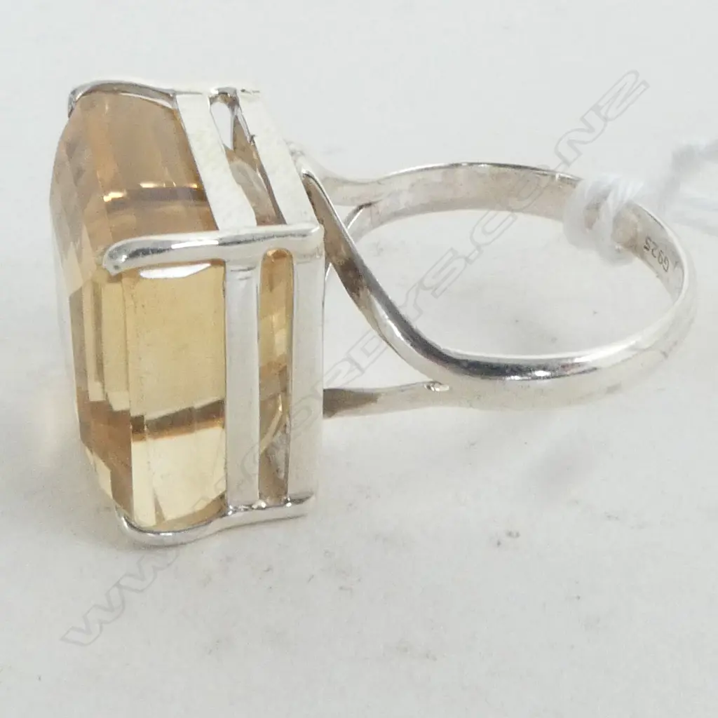 SILVER & SQUARE CUT CITRINE RING SIZE Q Image 1++