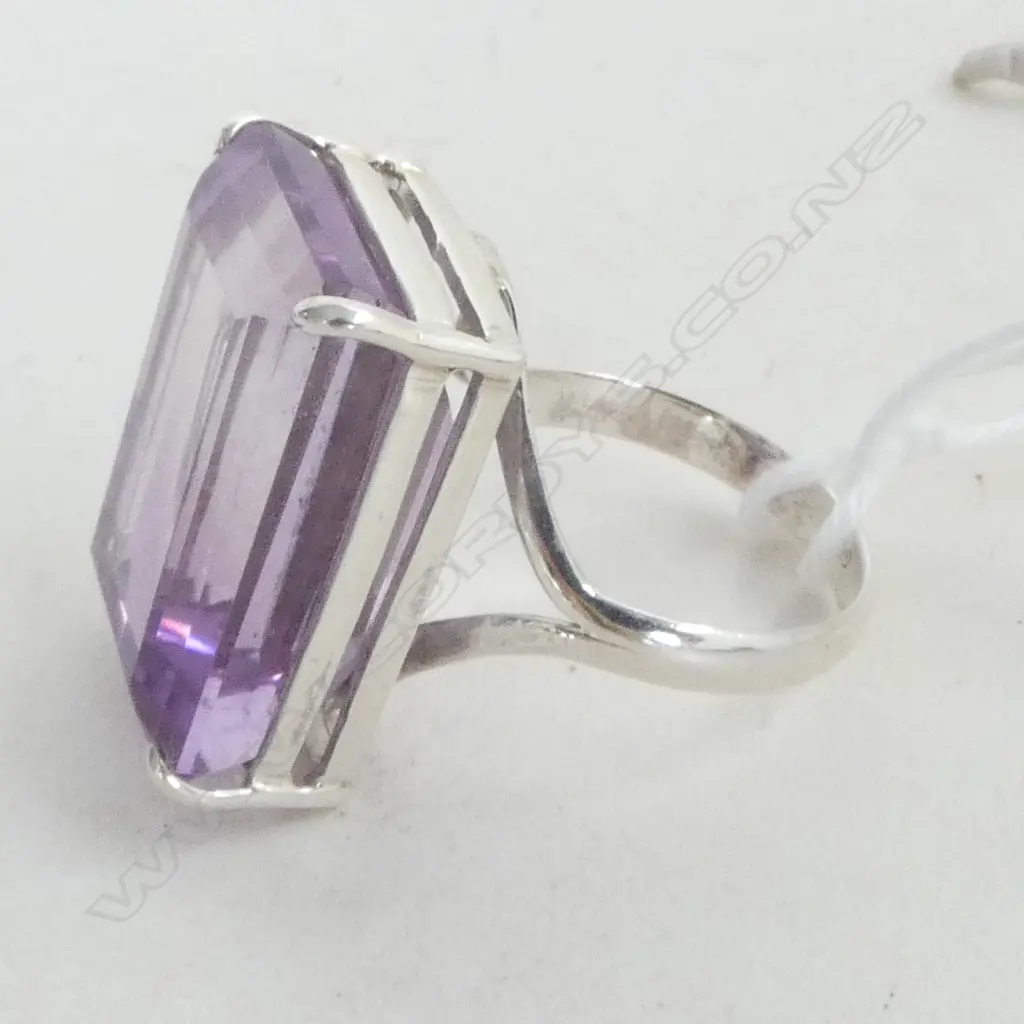 LRG SILVER & AMETHYST RING SIZE Q Image 1++