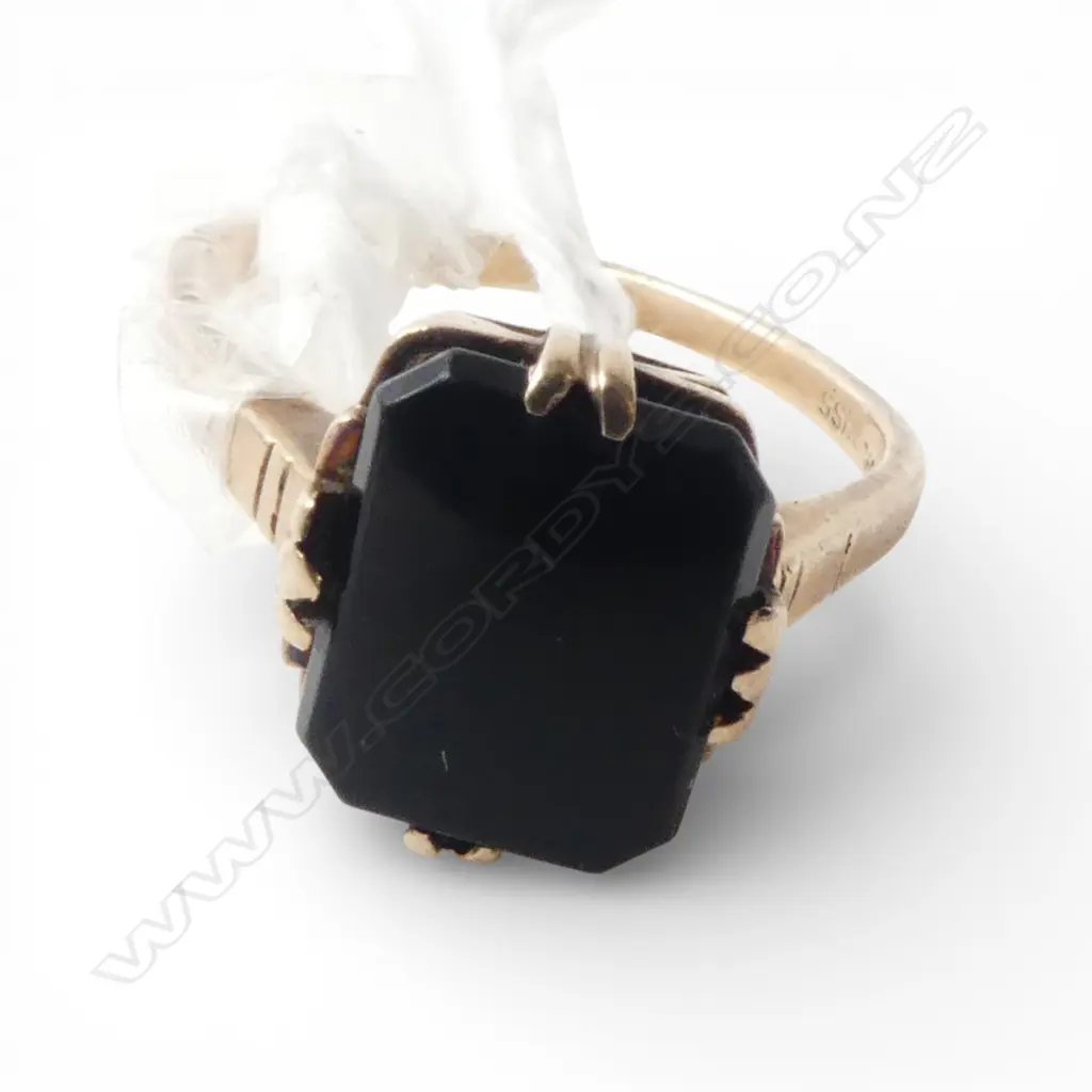 10ct GOLD SIGNET RING FAULTS 2.37gms Image 1++