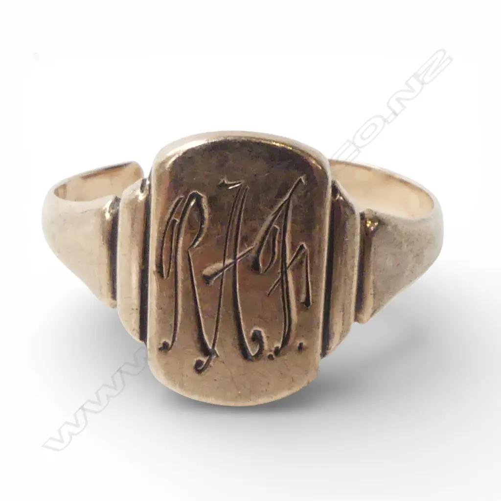 9ct GOLD SIGNET RING 2.62gms SIZE Q Image 1++