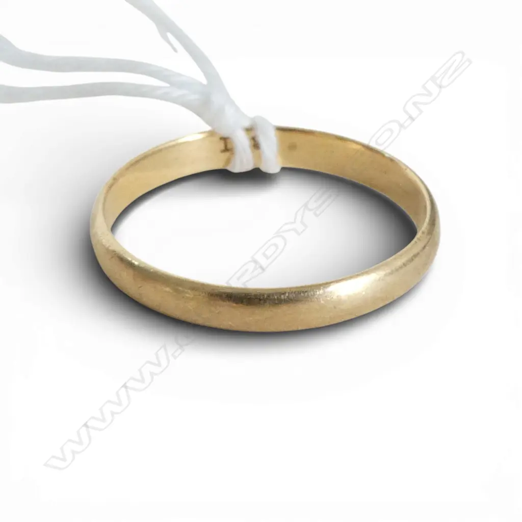 18CT WEDDER RING 1.76gms SIZE N Image 1++