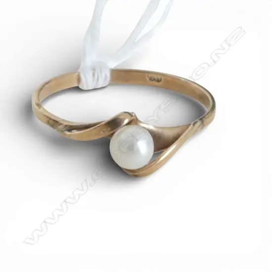 9CT SMALL PEARL IN RING, 1.4gms SIZE S