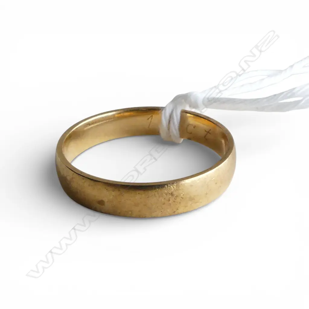 18ct YELLOW GOLD BAND RING 3.65gms SIZE P Image 1++
