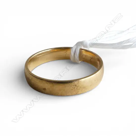 18ct YELLOW GOLD BAND RING 3.65gms SIZE P